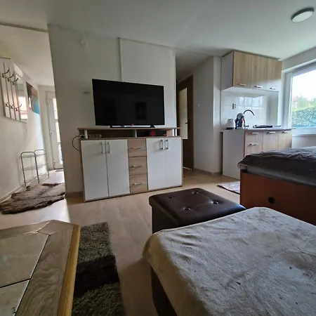 - Terrace, Parking, Comfy Bed 펜션