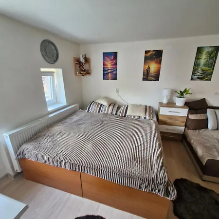 - Terrace, Parking, Comfy Bed 펜션 Batizovce